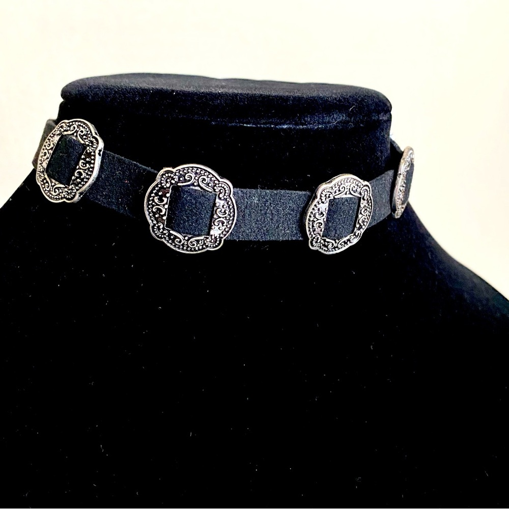 ✨ 2/$15 JEWELRY✨ Women's Boho Antiqued Silver and Black Choker Necklace